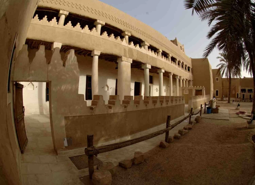 استخدام_الطين_مادة_أساسية_في_بناء_بيت_البسام_التراثي استخدام_الطين_مادة_أساسية_في_بناء_بيت_البسام_التراثي