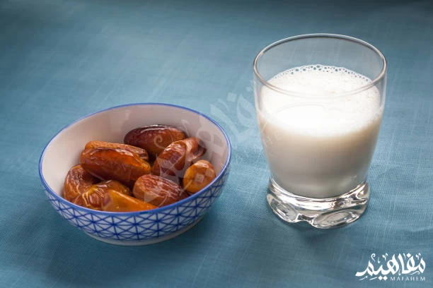 التمر والحليب التمر والحليب