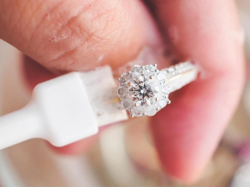 تنظيف خاتم الفضة تنظيف خاتم الفضة