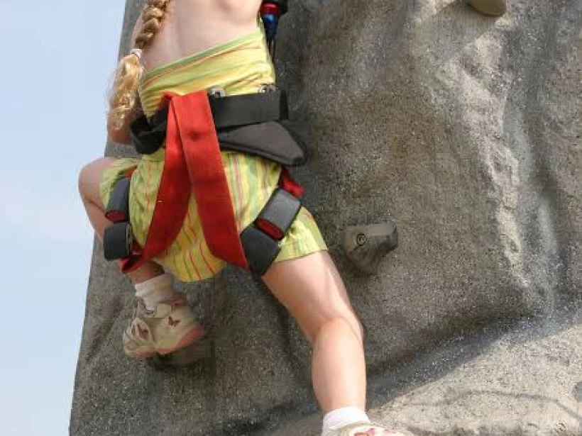 تسلق الجدران الصخرية العملاقة تسلق الجدران الصخرية العملاقة