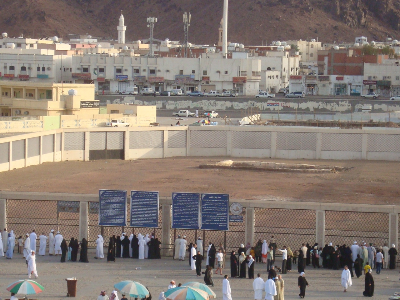 مقبرة شهداء أحد مقبرة شهداء أحد