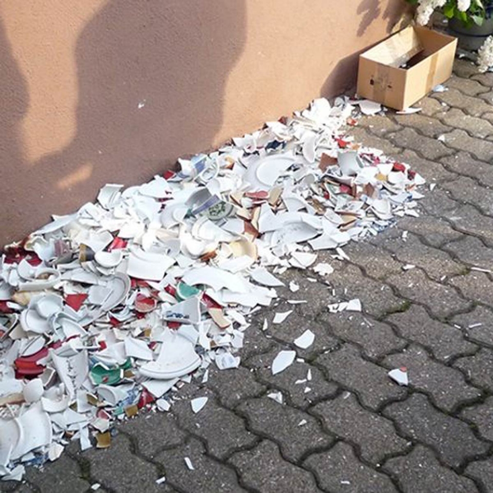 رمي الأطباق المكسورة، الدنمارك رمي الأطباق المكسورة، الدنمارك