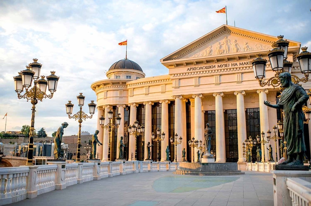 البانيا البانيا